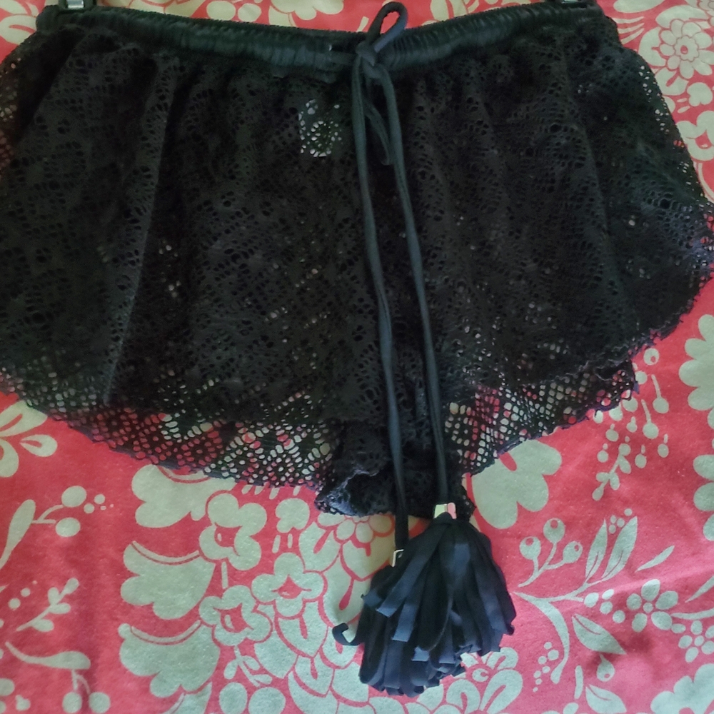 VENUS Black Stretch Lace Shorts
